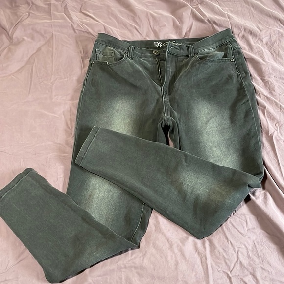 DG2  Gray Skinny denim. Size 10 - Picture 1 of 3